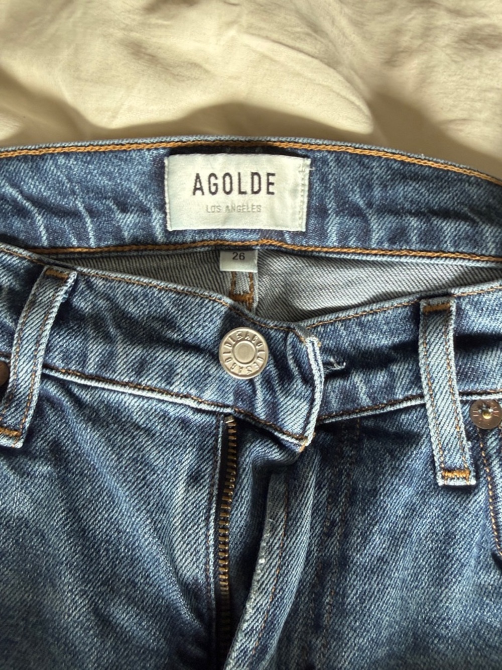 Agolde Classic Straight-Leg Jeans in Washed Blue - Picture 2 of 5